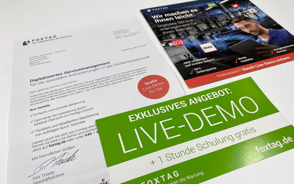 Werbematerial von Foxtag mit Informationen zu digitalisiertem Servicemanagement und einer kostenlosen Live-Demo.